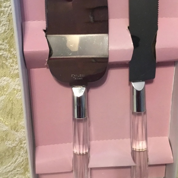 Elegant Cake Server Set with Stainless Steel Blade - Picture 4 of 7